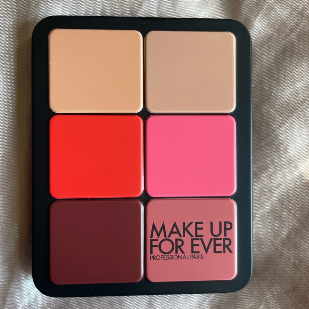 Make up for ever FACE ESSENTIALS PALETTE in color tan to deep , new in box